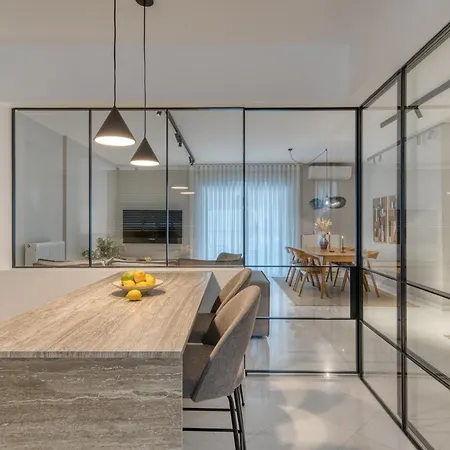 Living In Avantgarde