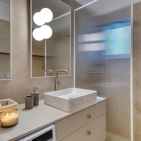 Living In Avantgarde * Nauplion