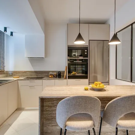 Living In Avantgarde