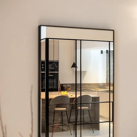 Living In Avantgarde *