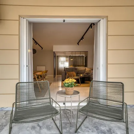 Living In Avantgarde *