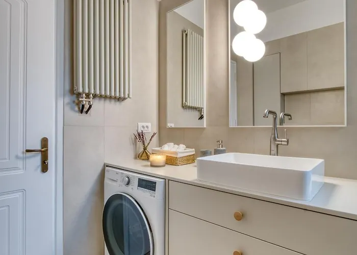 Living In Avantgarde *