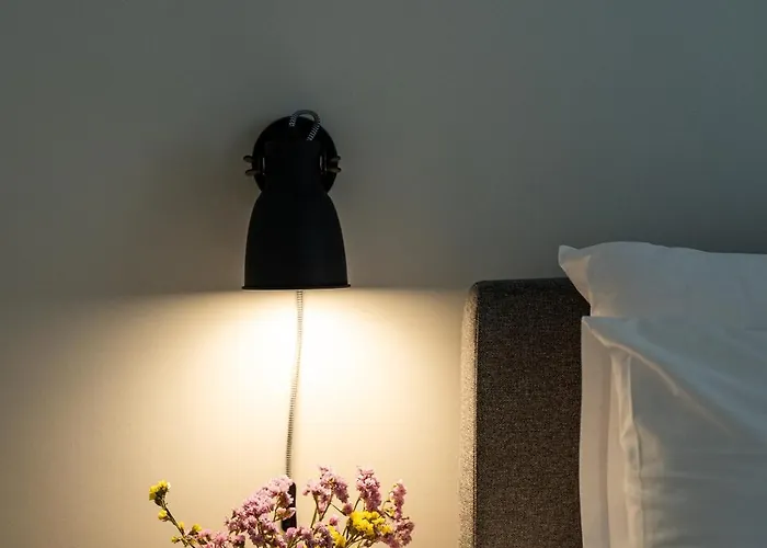 Living In Avantgarde *