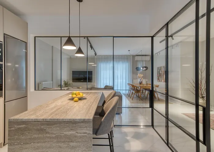 Living In Avantgarde