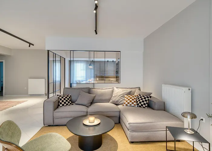 Living In Avantgarde *