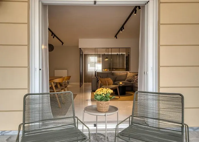 Living In Avantgarde *