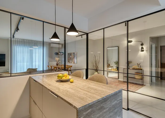 Living In Avantgarde * 纳夫普利翁